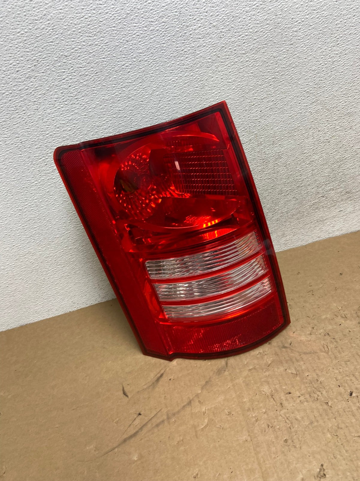 2008-2010 Chrysler Town and Country Left Driver Tail Light AG0566 LK2