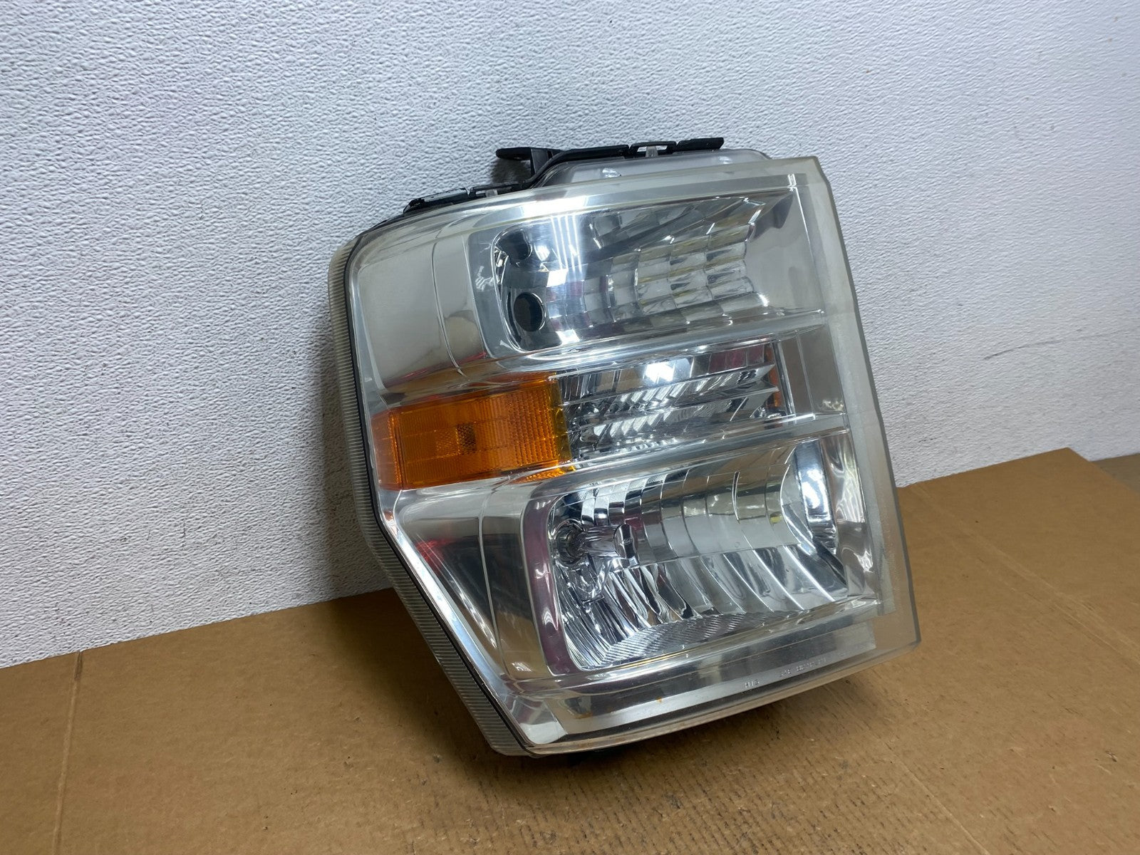 2008-2014 Ford Econoline E150 E250 E350 Right Passenger Headlight AE0559 DW2