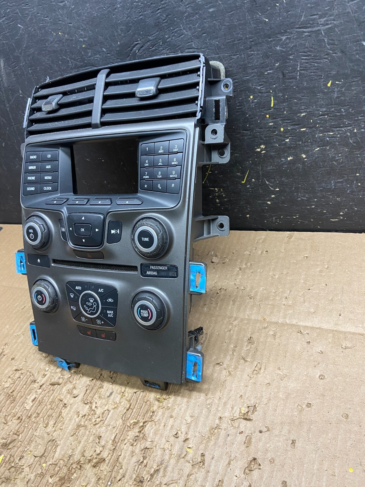 2012-2013 Ford Edge Heater Climate Control Radio CD Control Dash Bezel v7880 DG2