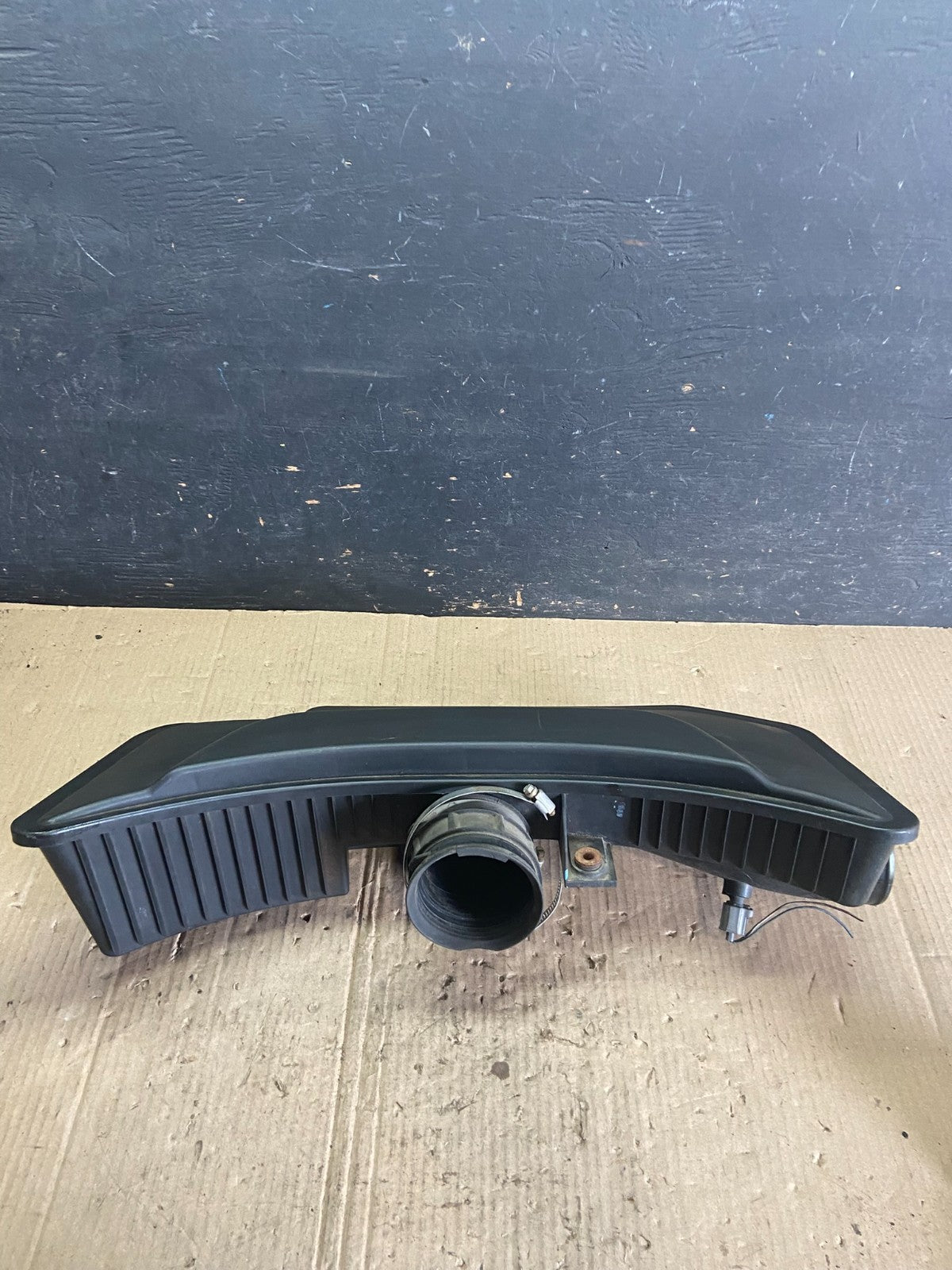2009 to 2010 Jeep Grand Cherokee 5.7L Hemi Air Cleaner Resonator Mopar P0409 DG1