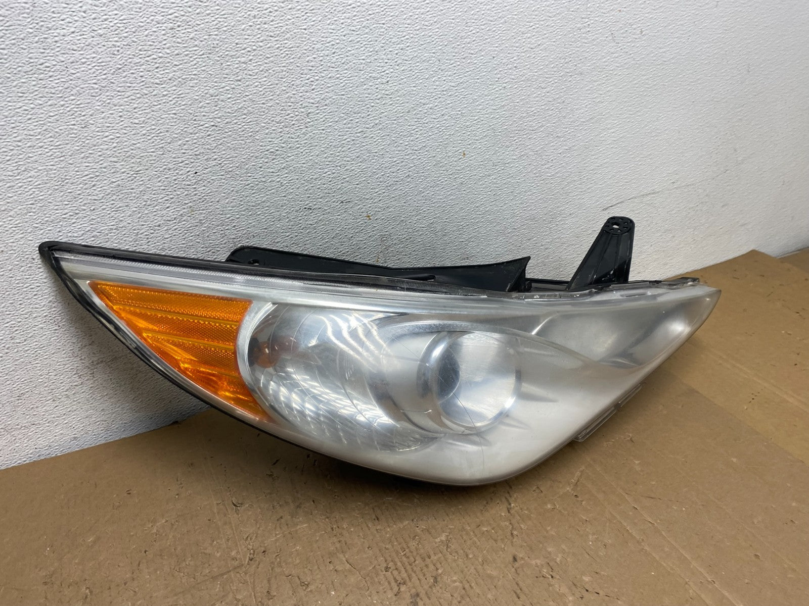 2011 - 2014 Hyundai Sonata Right Passenger Rh Side Headlight Halogen AD8219 DW2