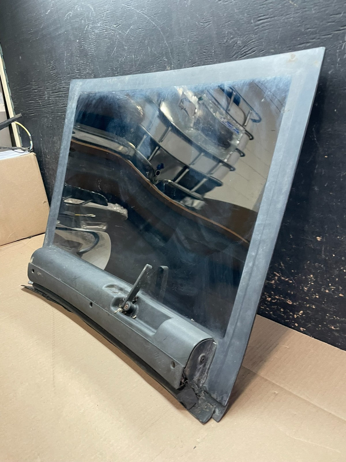 1984 to 1992 Pontiac Firebird Right Passenger Side Sunroof Top Glass Z82777