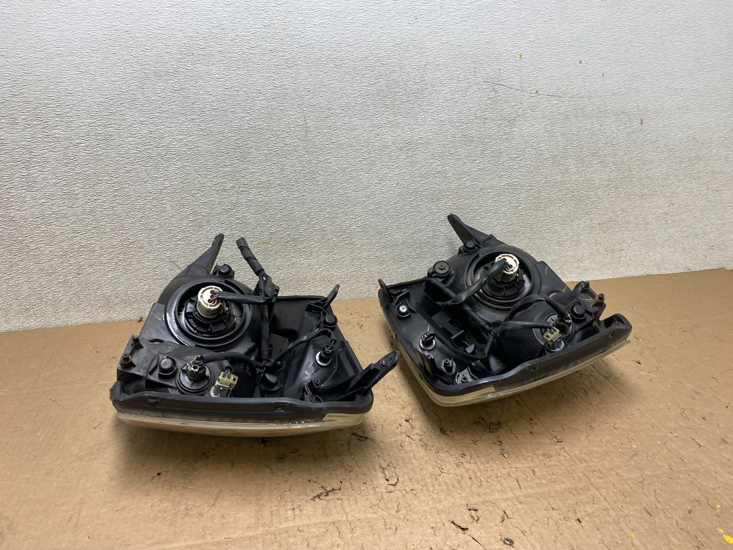2005 to 2009 Chevrolet Equinox Left+Right Set Halogen Headlights W3531 DW14