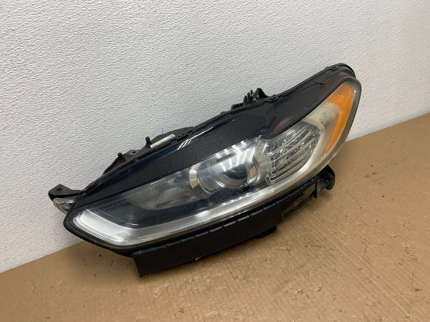 2013 to 2016 Ford Fusion Left Driver Lh Side Headlight Oem AB6654 DW2