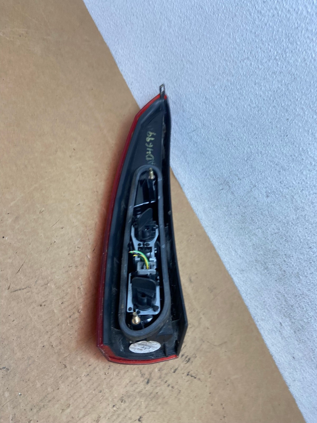 2001-2004 Volvo XC70 V70 Right Passenger RH Side Tail Light Upper AD4699 LK5