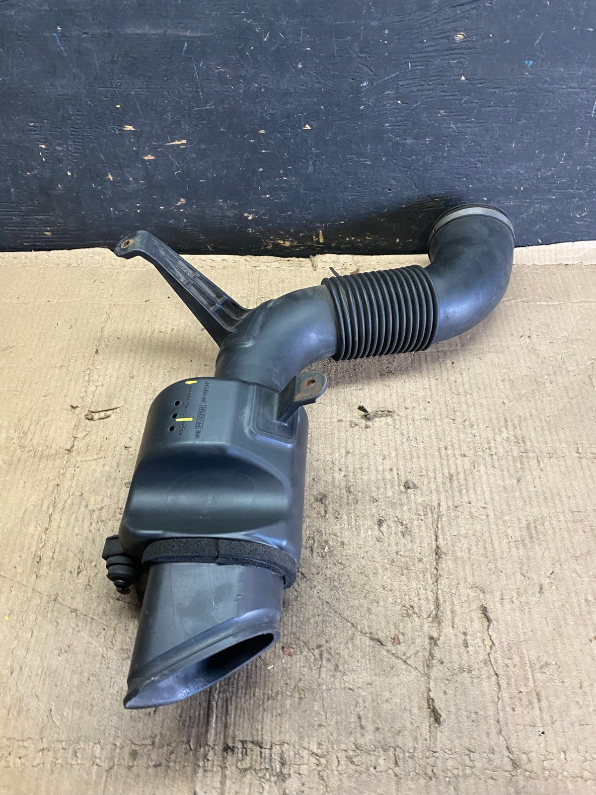 2007 to 2011 Toyota Tundra 4.0L Air Cleaner Intake Hose OEM P0902 DG7
