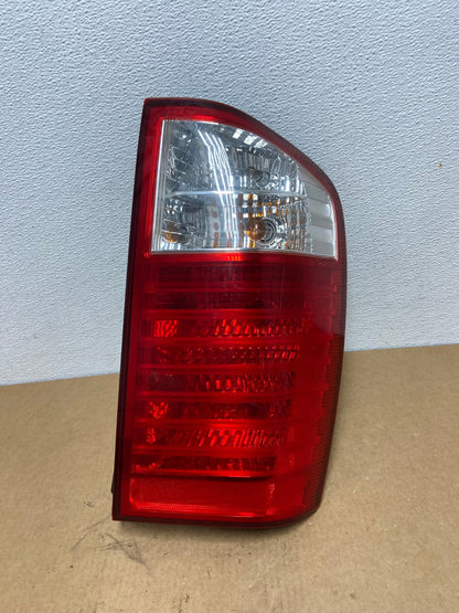 2007 to 2010 Kia Sedona Right Passenger RH Side Tail Light Oem AC1761 LK0