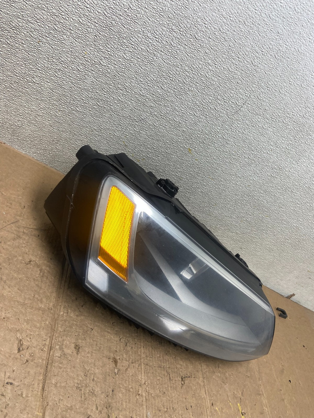 2011 to 2014 Volkswagen Jetta Right Passenger RH Headlight Halogen AA36091