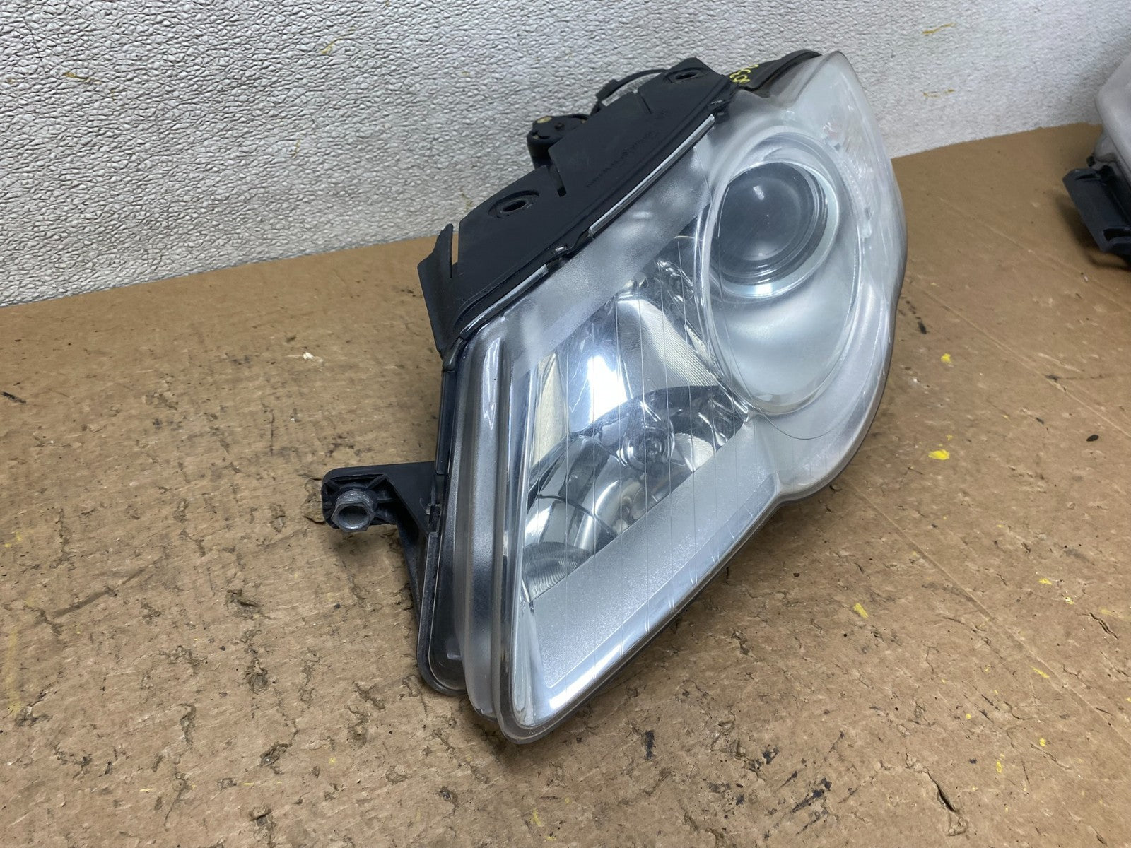 2006 - 2010 Volkswagen Passat Left Driver LH Side Halogen Headlight OEM V8032 DW2
