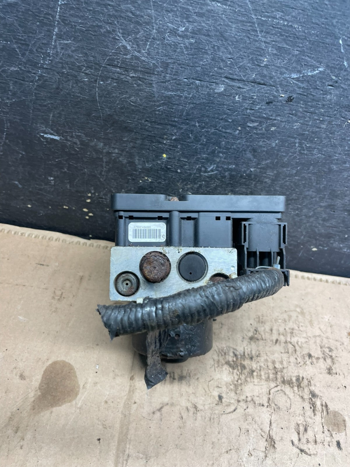 2002 2003 Ford Explorer ABS Anti Lock Brake Pump Module T2749 DG1