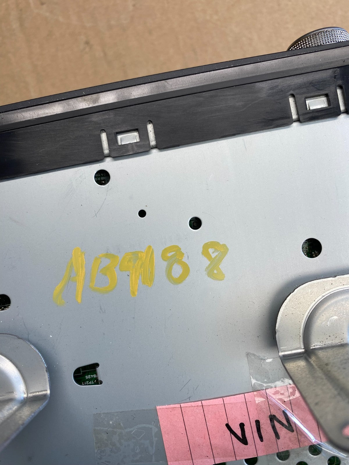 2011 to 2012 Nissan Rogue AM FM Radio CD Player Screen Receiver AB9188 DG5