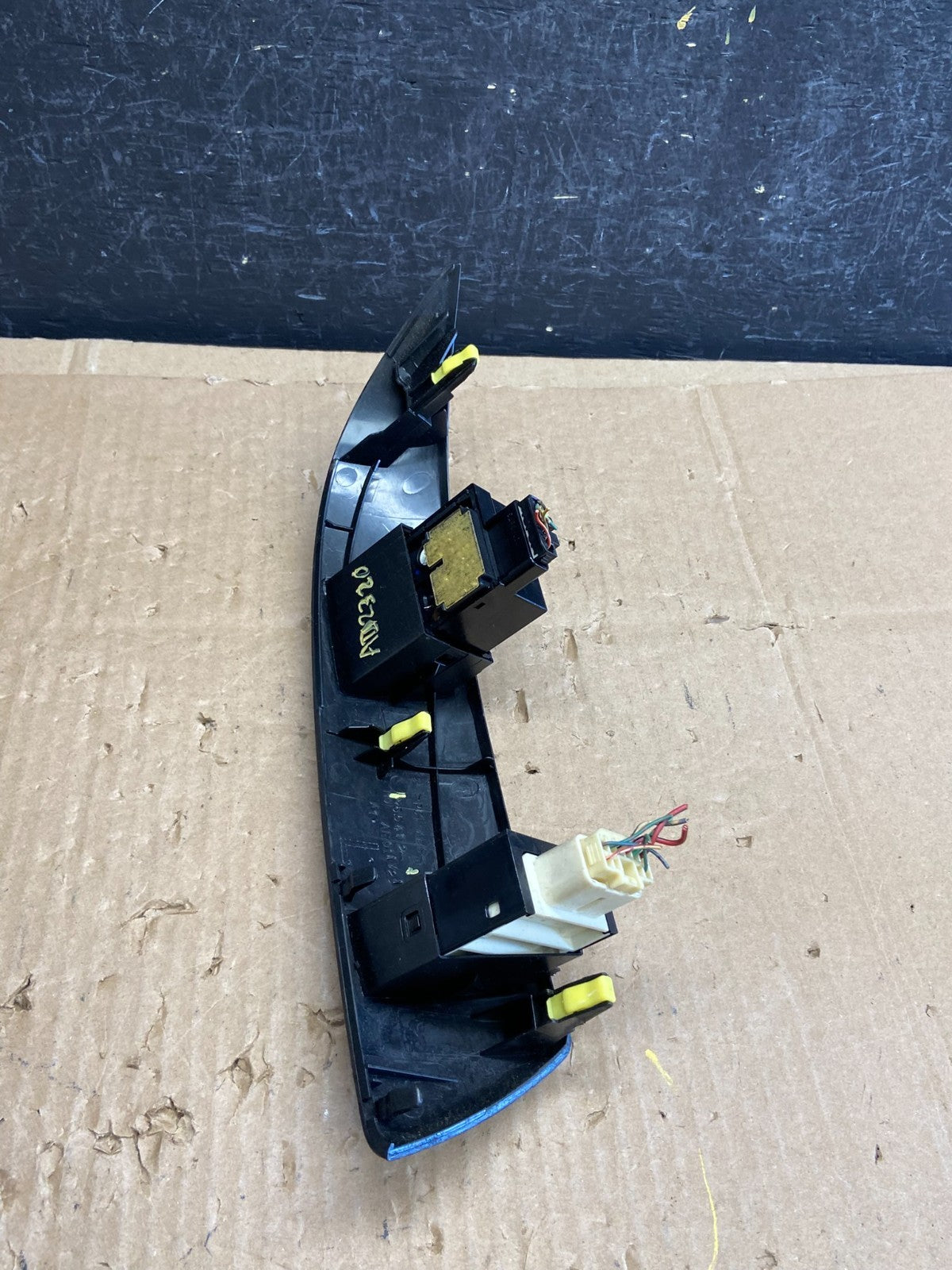 2004 to 2010 Toyota Sienna Left Side Climate Switches Bezel Trim ad2320 DG3