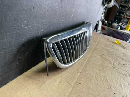 2000 to 2001 Infiniti i30 Front Upper Grill Grille OEM J4104 PS2