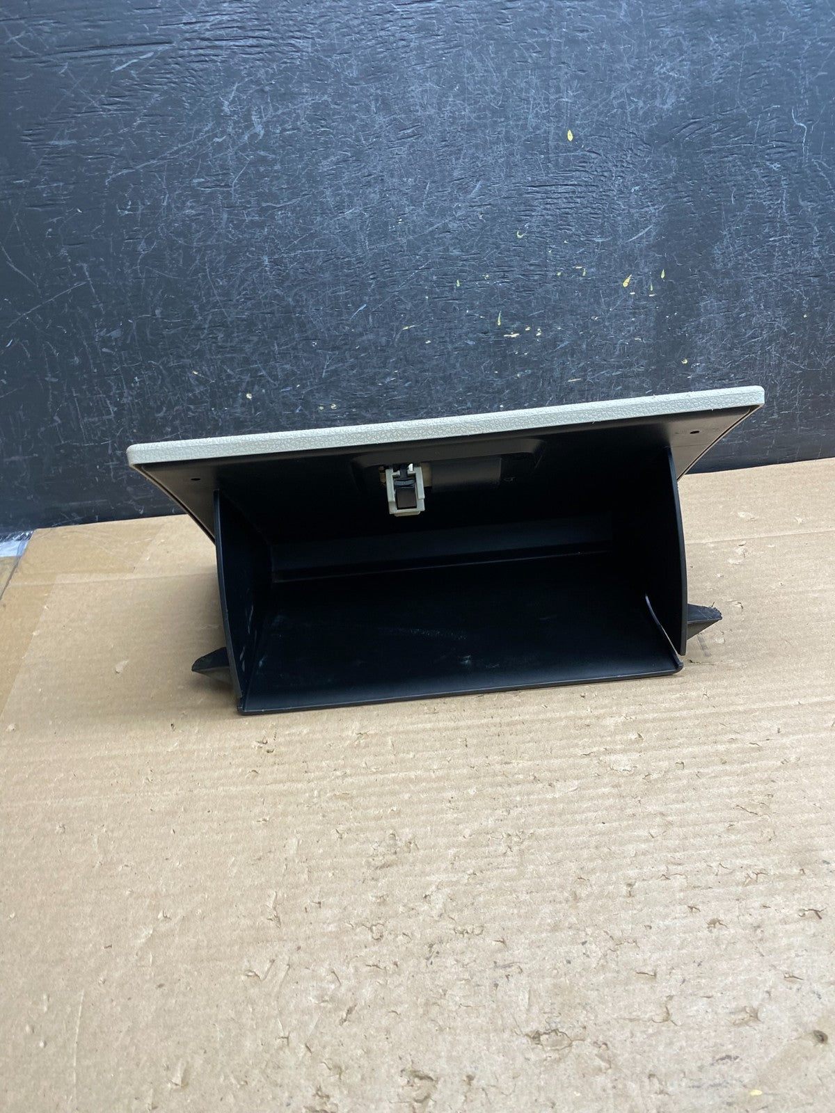 2006 to 2010 Ford Explorer Front Right Passenger Storage Glove Box ag6245 DG3