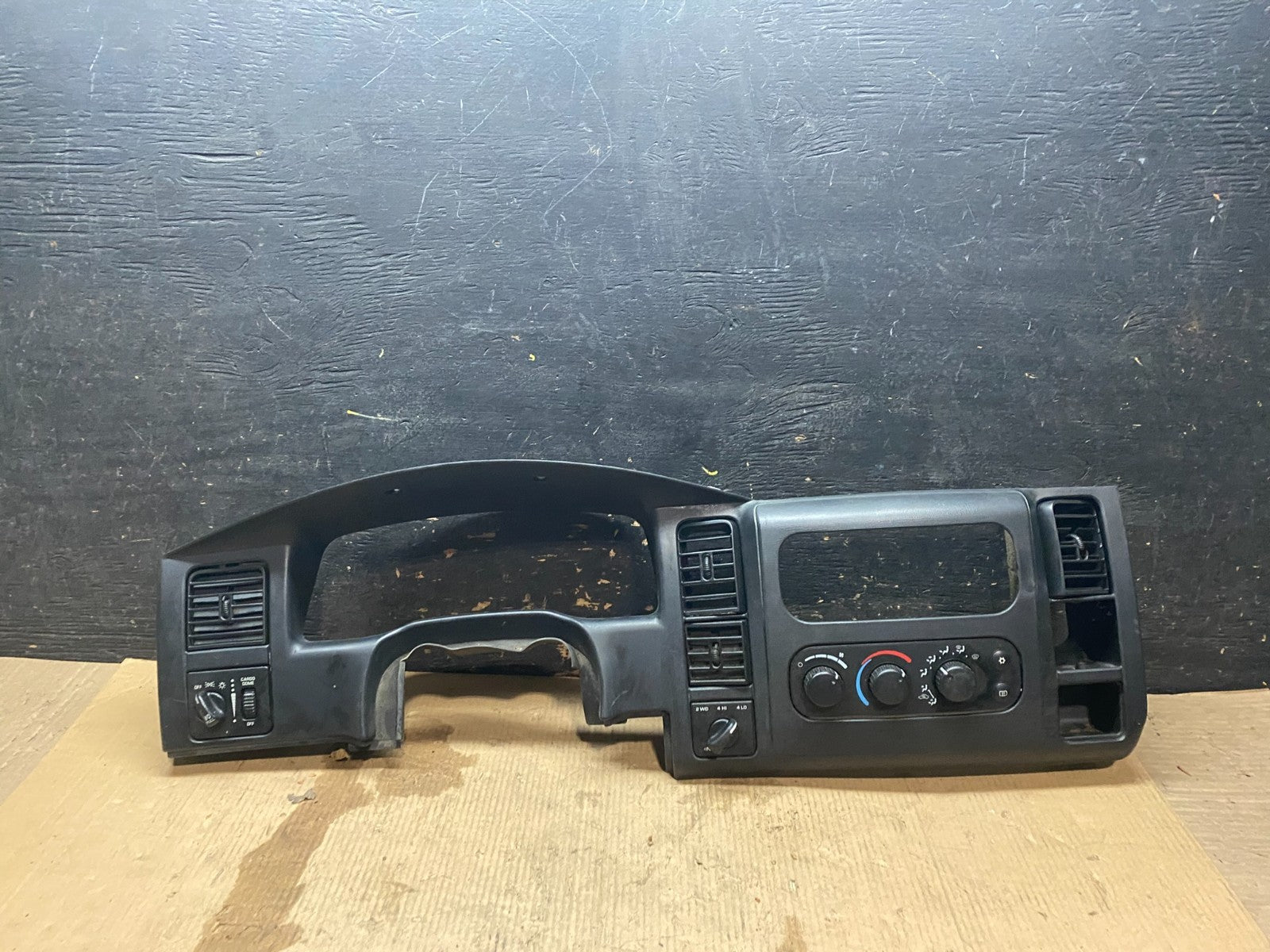 2001 2004 Dodge Dakota Speedometer Climate  Control Radio Panel Bezel X3170 DG0