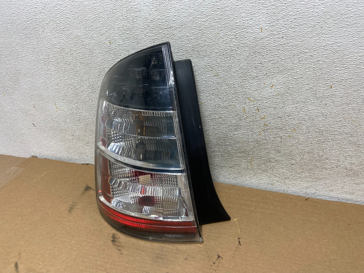 2004 2005 Toyota Prius Tail Light Left Driver Lh Side AH4456 DW2