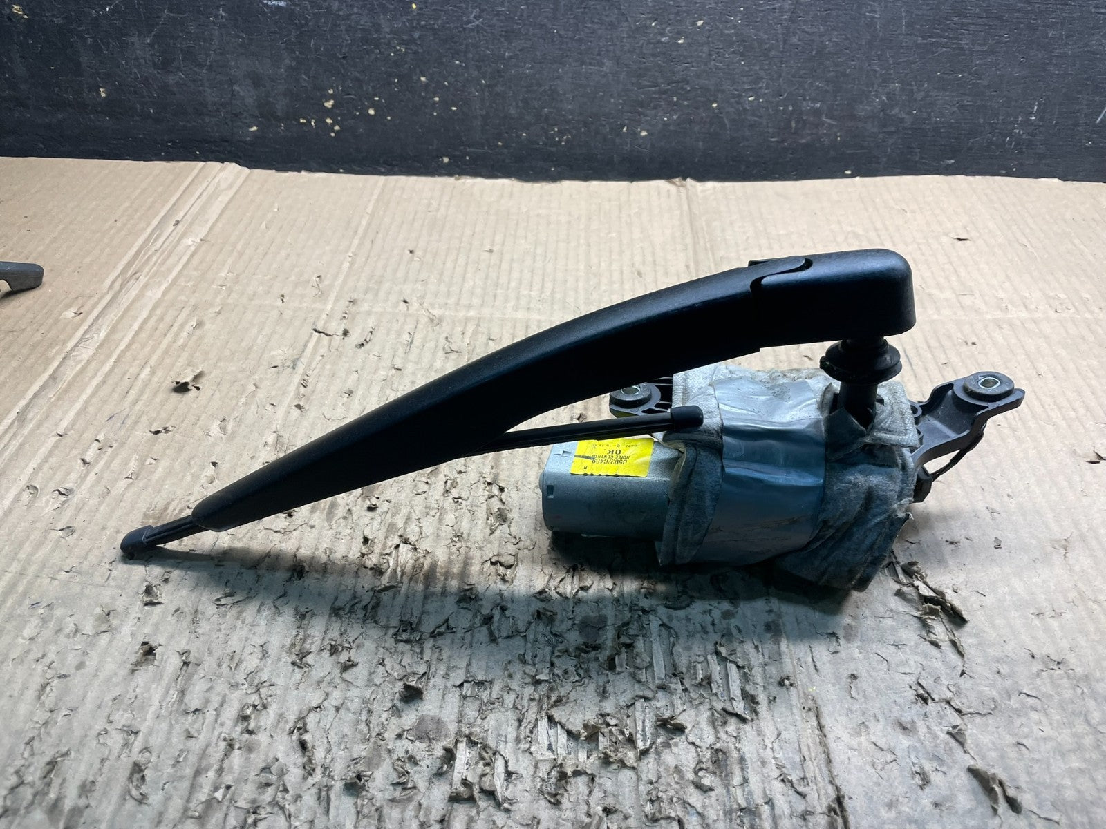 2011 to 2019 Ford Explorer Rear Windshield Wiper Motor OEM x3998 DG3