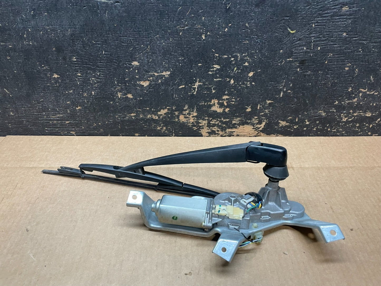 2005 to 2009 Subaru Legacy Outback Rear Windshield Wiper Motor AA90101