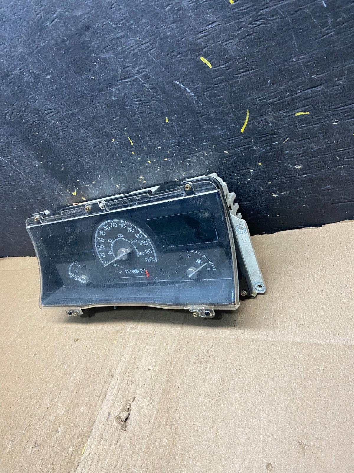 1998 to 2002 Lincoln Town Car Speedometer Gauge Cluster t1963 DG2
