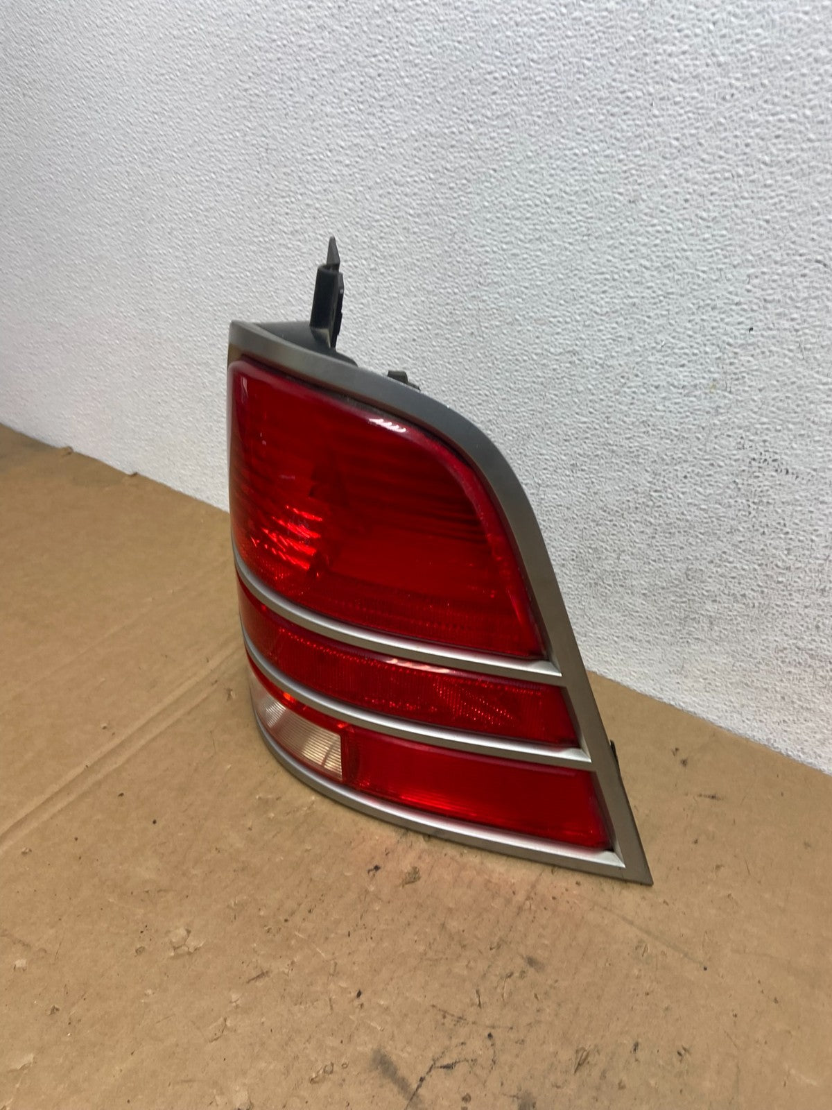 2004 to 2007 Mercury Monterey Right Passenger RH Side Tail Light AD3120 DG1