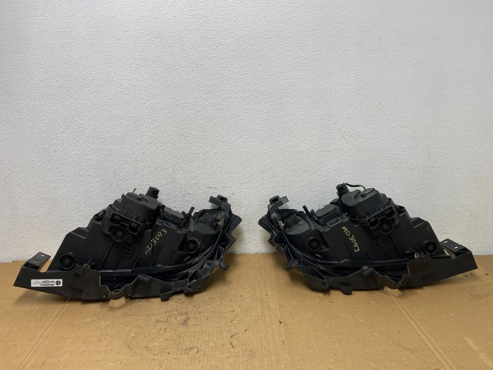 2009-2011 Bmw 3 Series 328i 4/D Sedan Left+Right Headlights Halogen AD3043 DW6