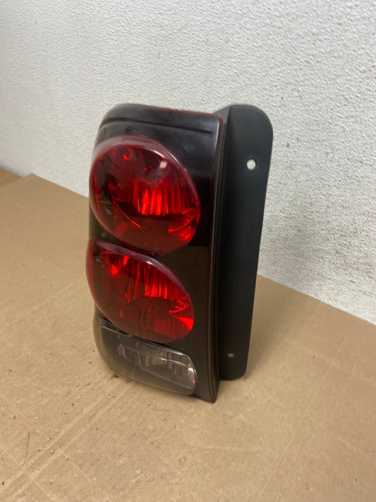 2002 to 2009 Chevrolet Trailblazer Left Driver LH Side Tail Light AE5044 LK1
