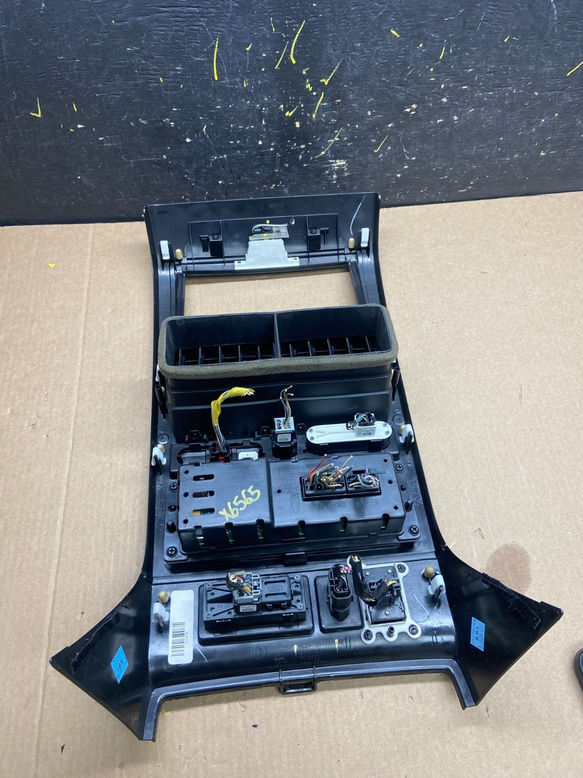 2006 - 2010 Ford Explorer Radio Heater Climate A/C Control Bezel  Trim x6565  DG4