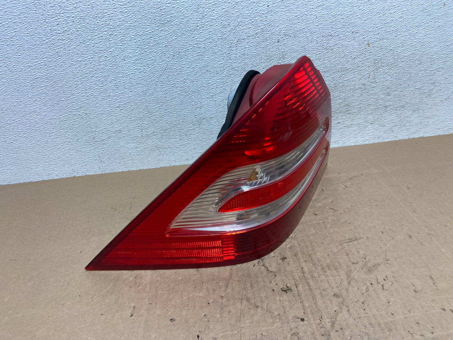 2005-2007 Mercedes-Benz C230 C240 W203 C-Class Left Driver Tail Light AE6433 LK2