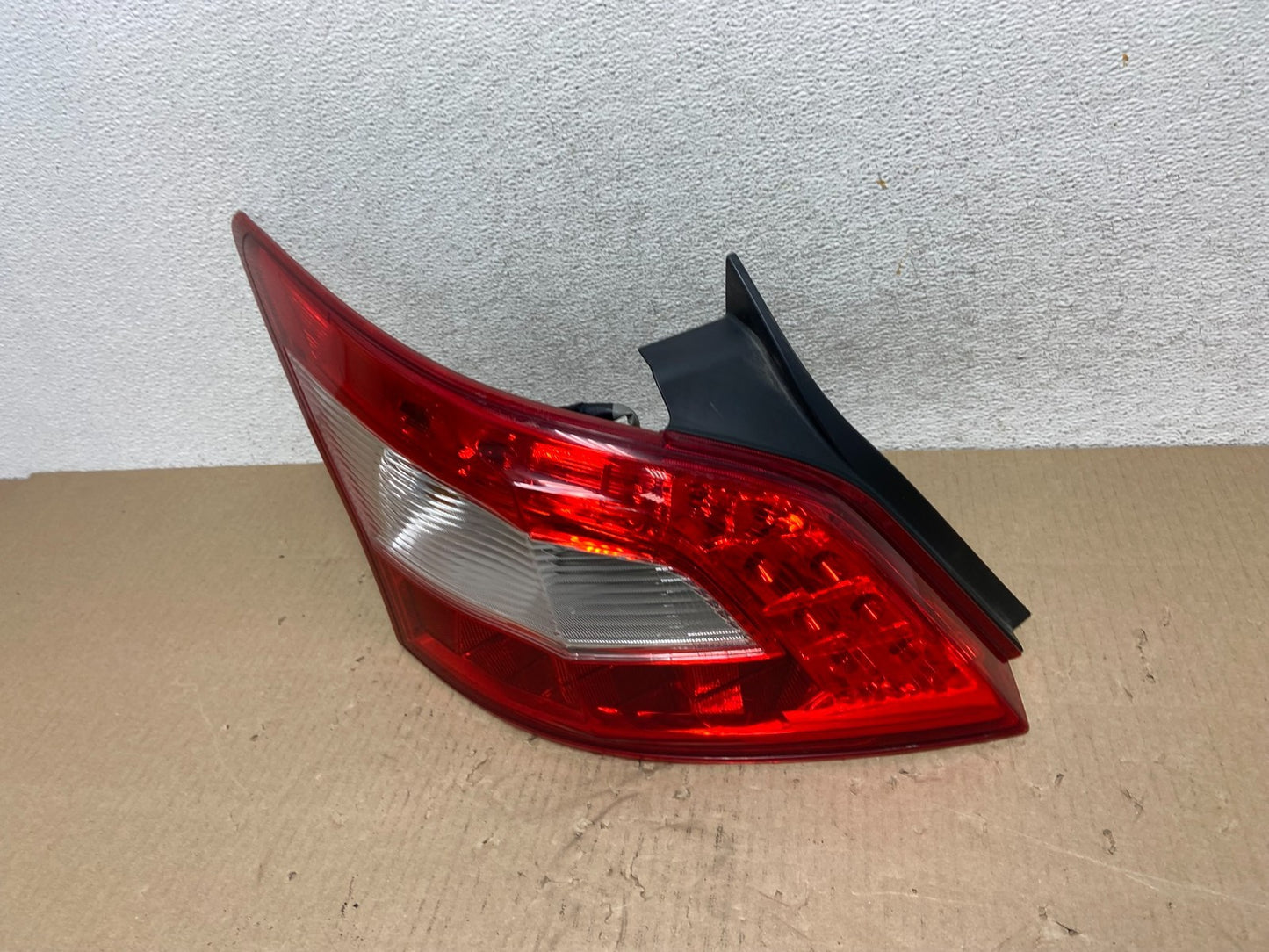 2009 2010 2011 Nissan Maxima Left Driver Lh Side Tail light AG5915 DW1