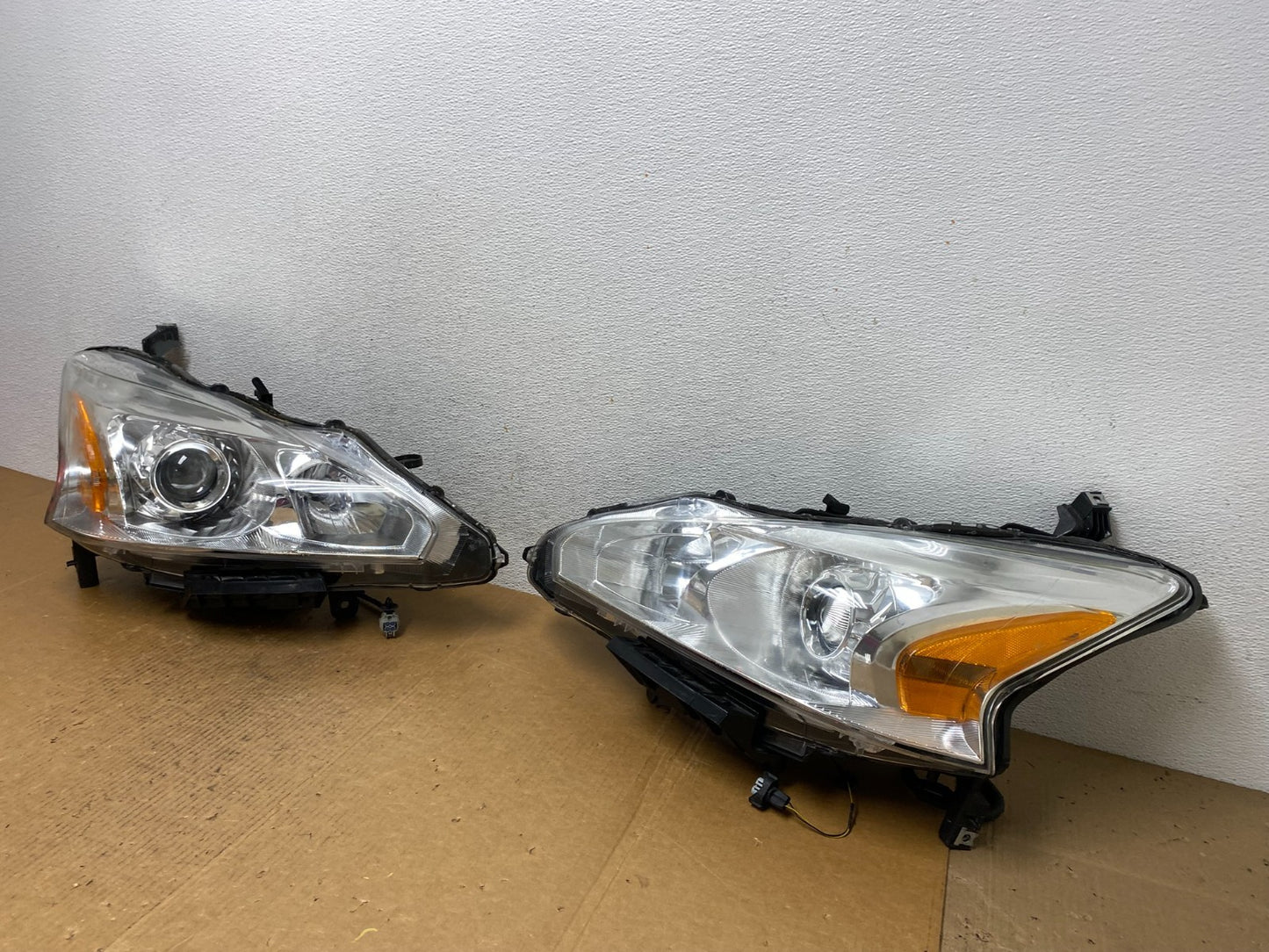 2013 to 2015 Nissan Altima Left+Right Side Set Halogen Headlights AE0305 DW1