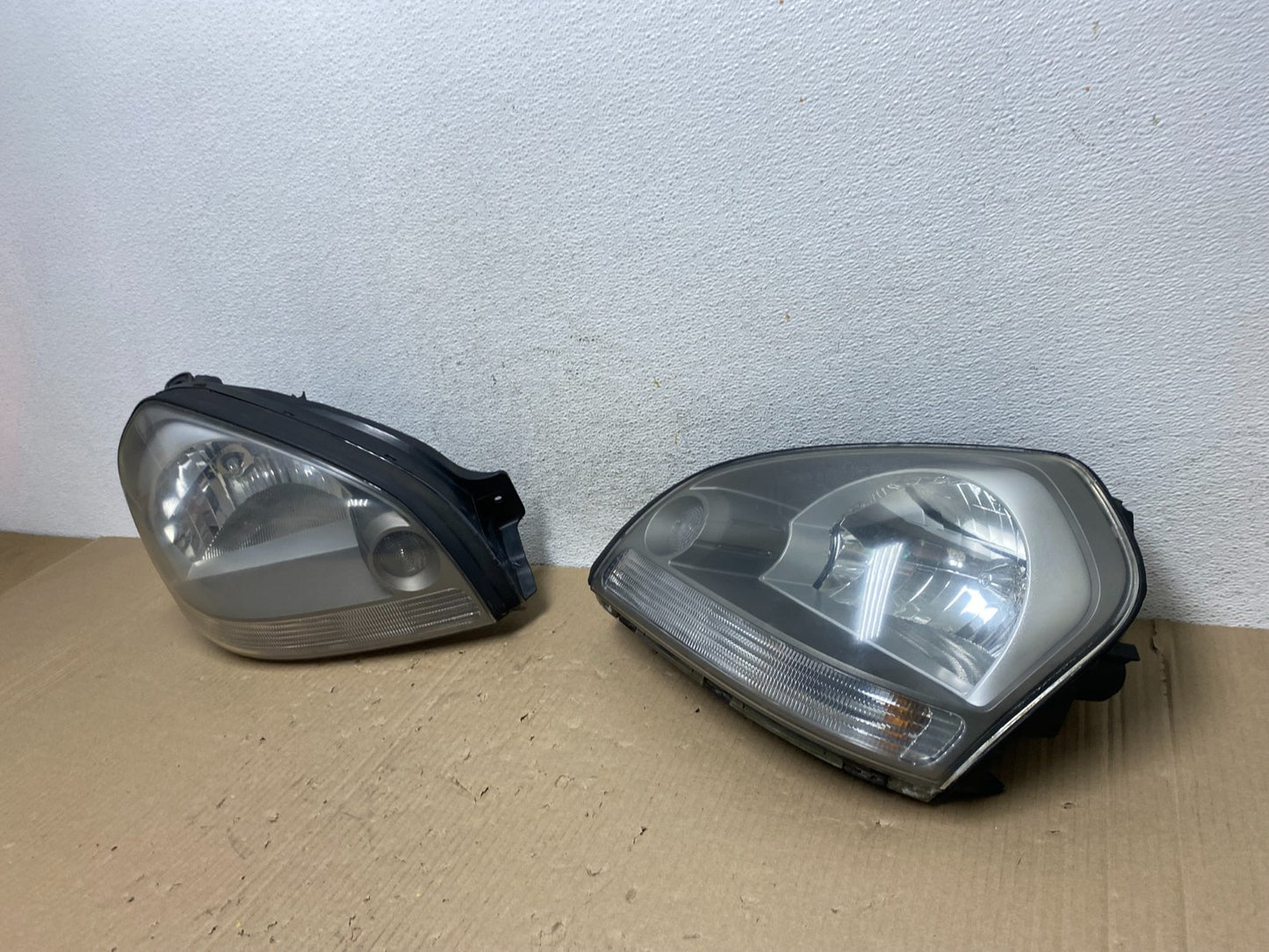 2005 to 2008 Hyundai Tucson Left+Right Side Headlights AE9618 DW1