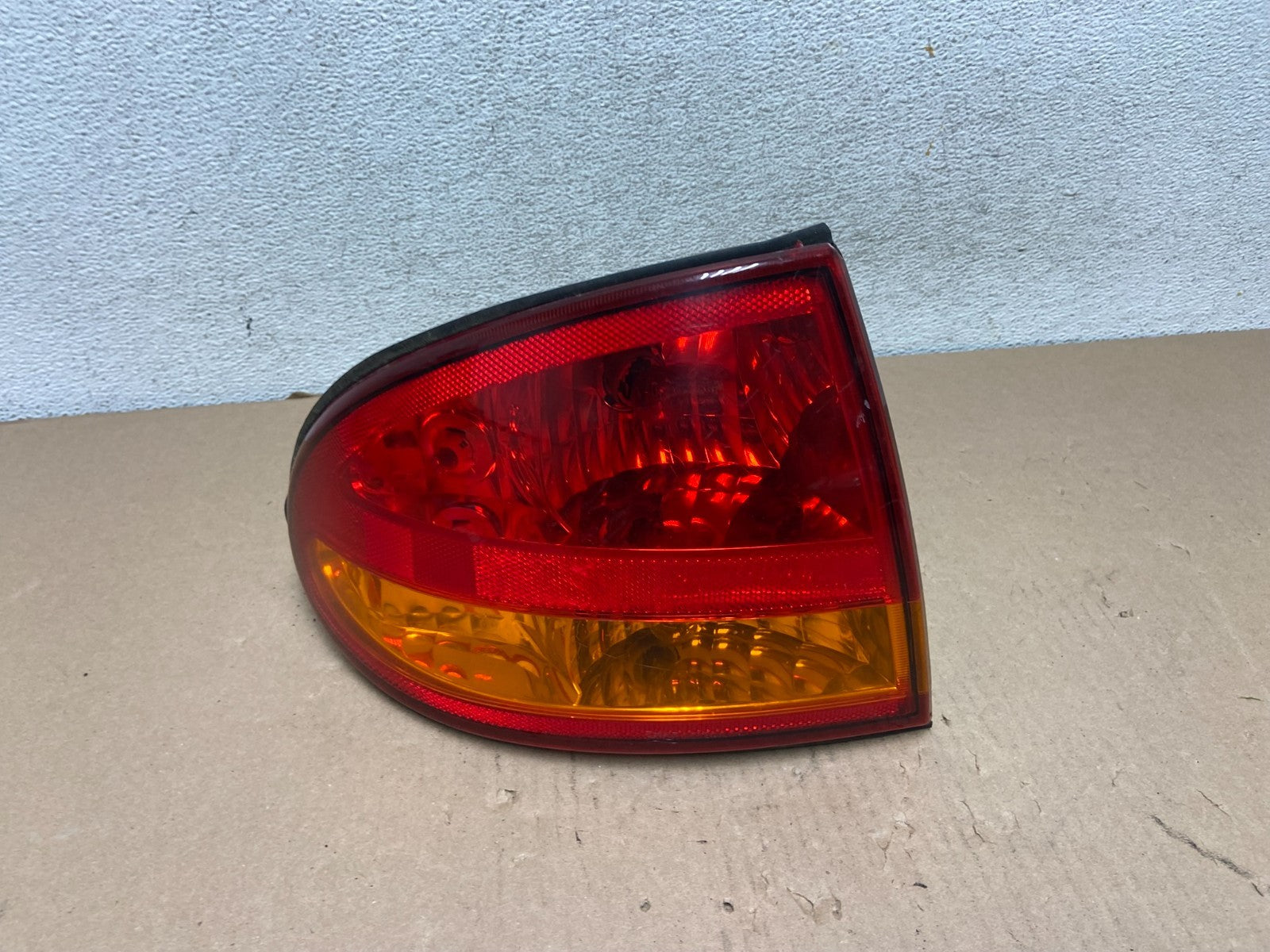 1999 to 2004 Oldsmobile Alero Left Driver LH Side Tail Light AG5781 DG0