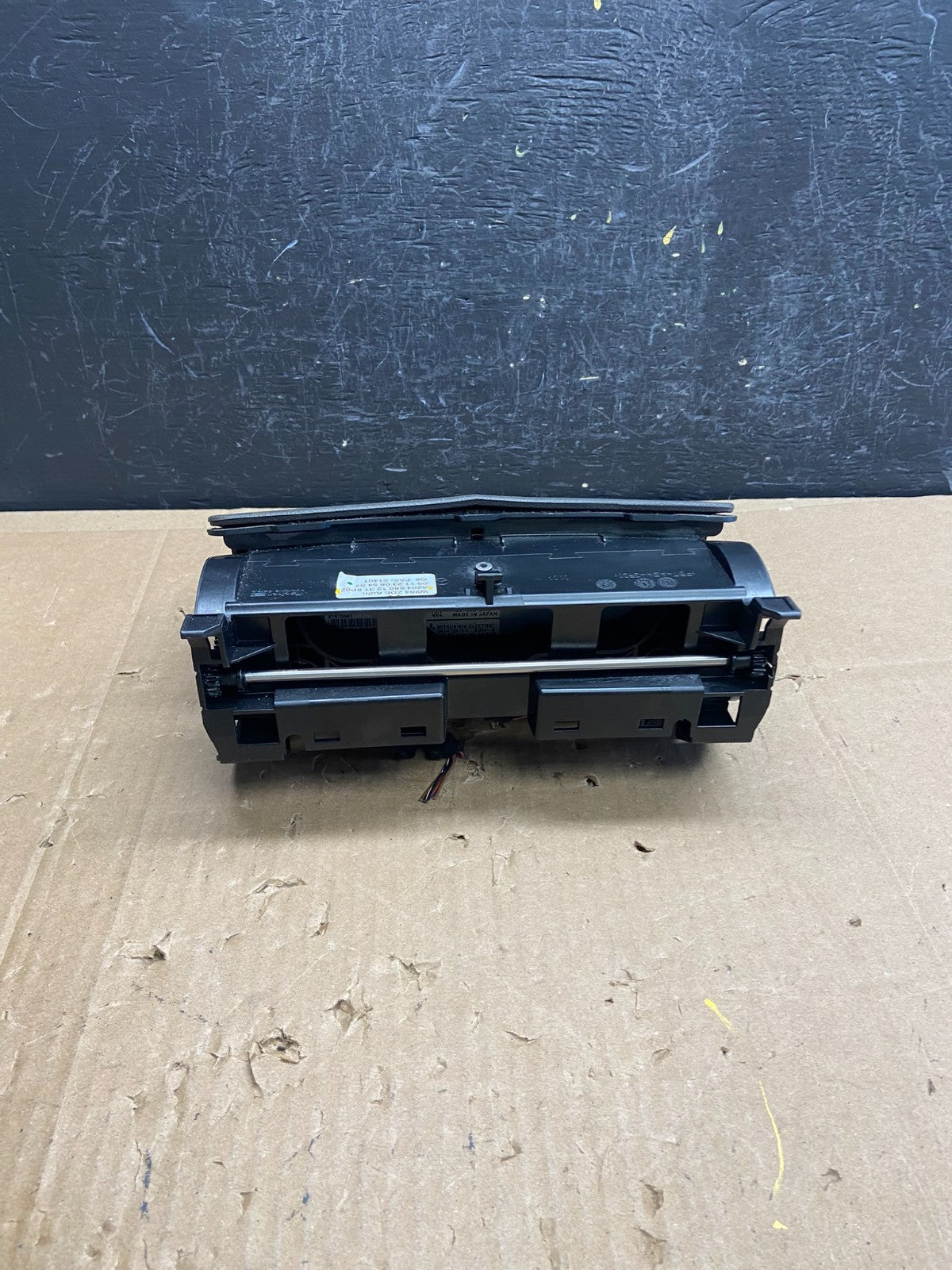 2008-2011 Mercedes W204 C300 Navigation Display Screen Monitor w/Cover AD2223 DG3