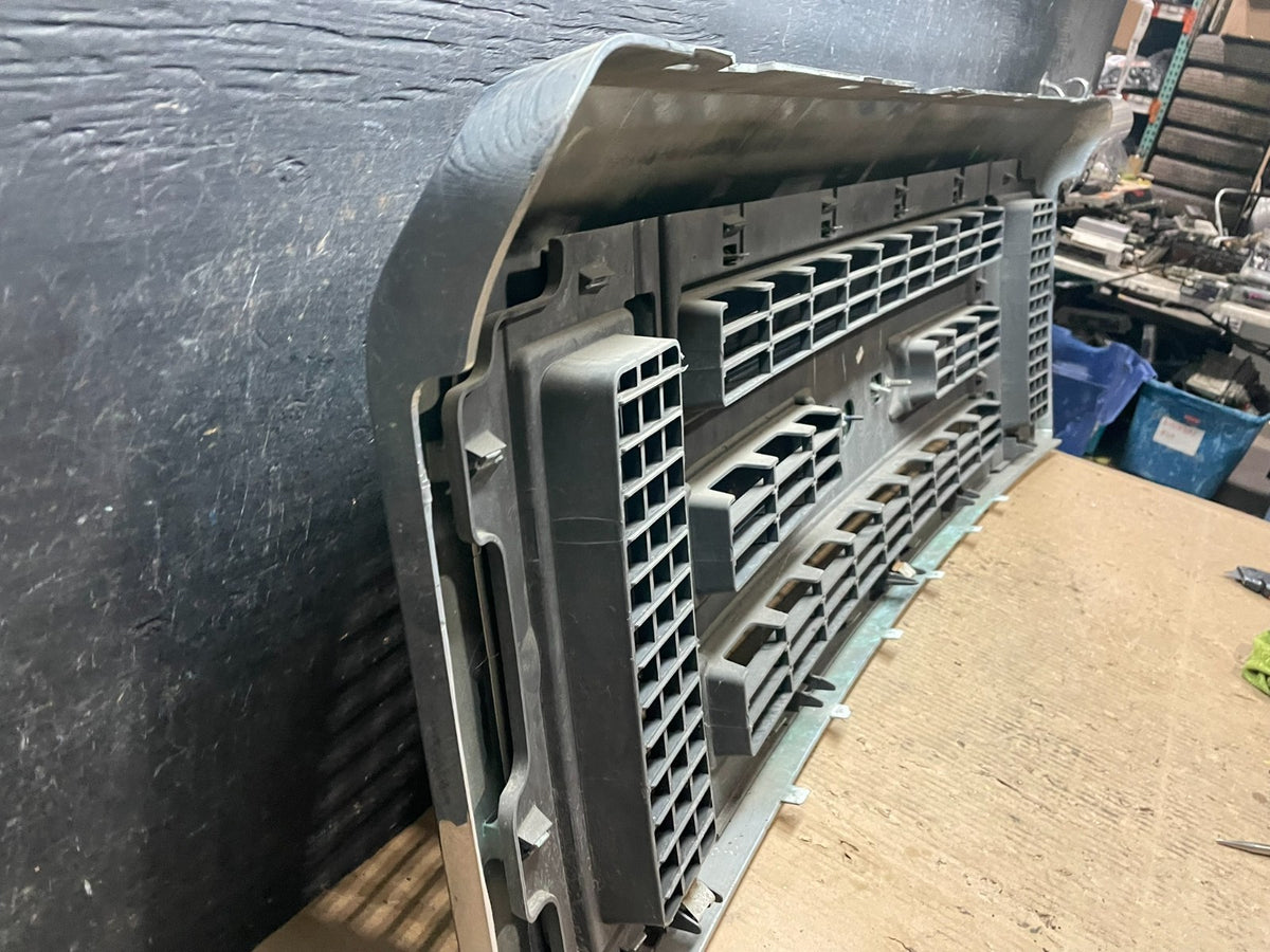 2008 to 2014 Ford Econoline E150 E250 Front Upper Chrome Grill Grille u6087 DG9