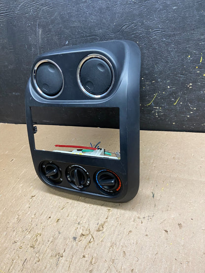 2008 to 2010 Jeep Compass Dash Climate Temperature Control Radio Bezel T6153 DG1