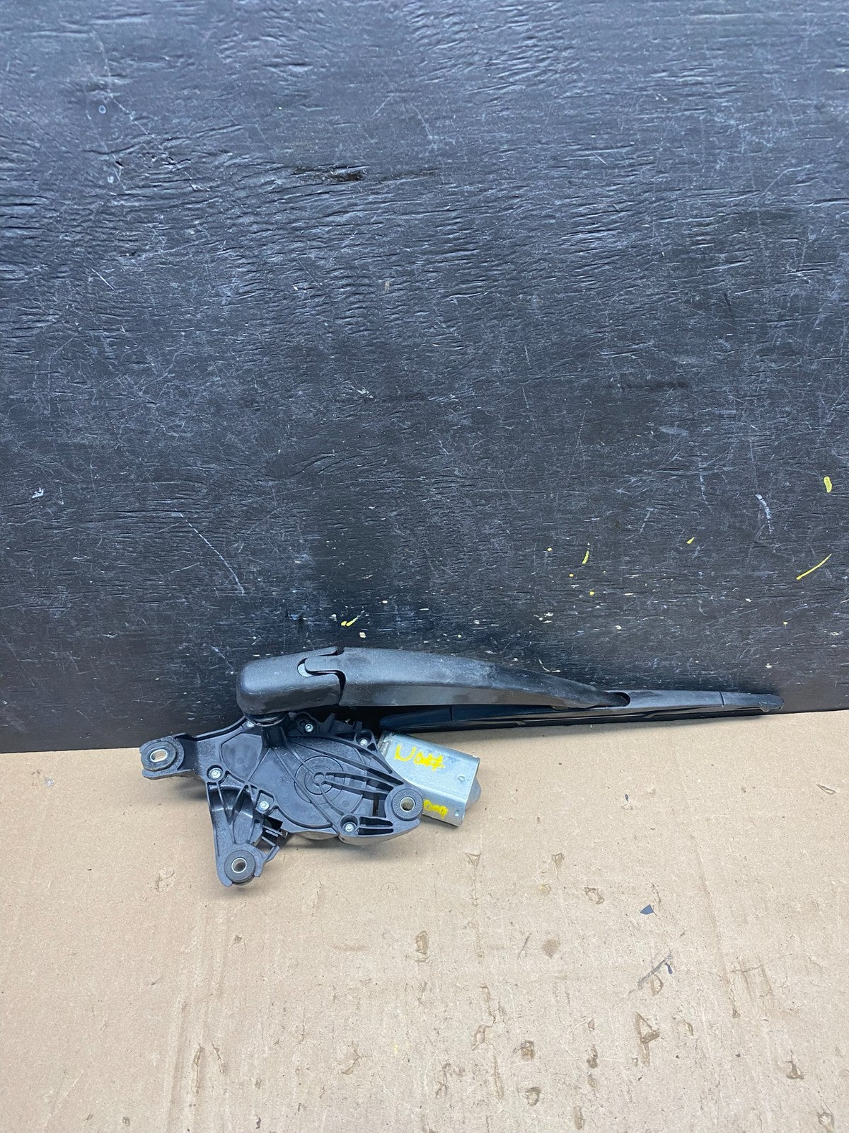 2013 to 2019 Lincoln MKT Rear Windshield Wiper Motor R9009 DG0