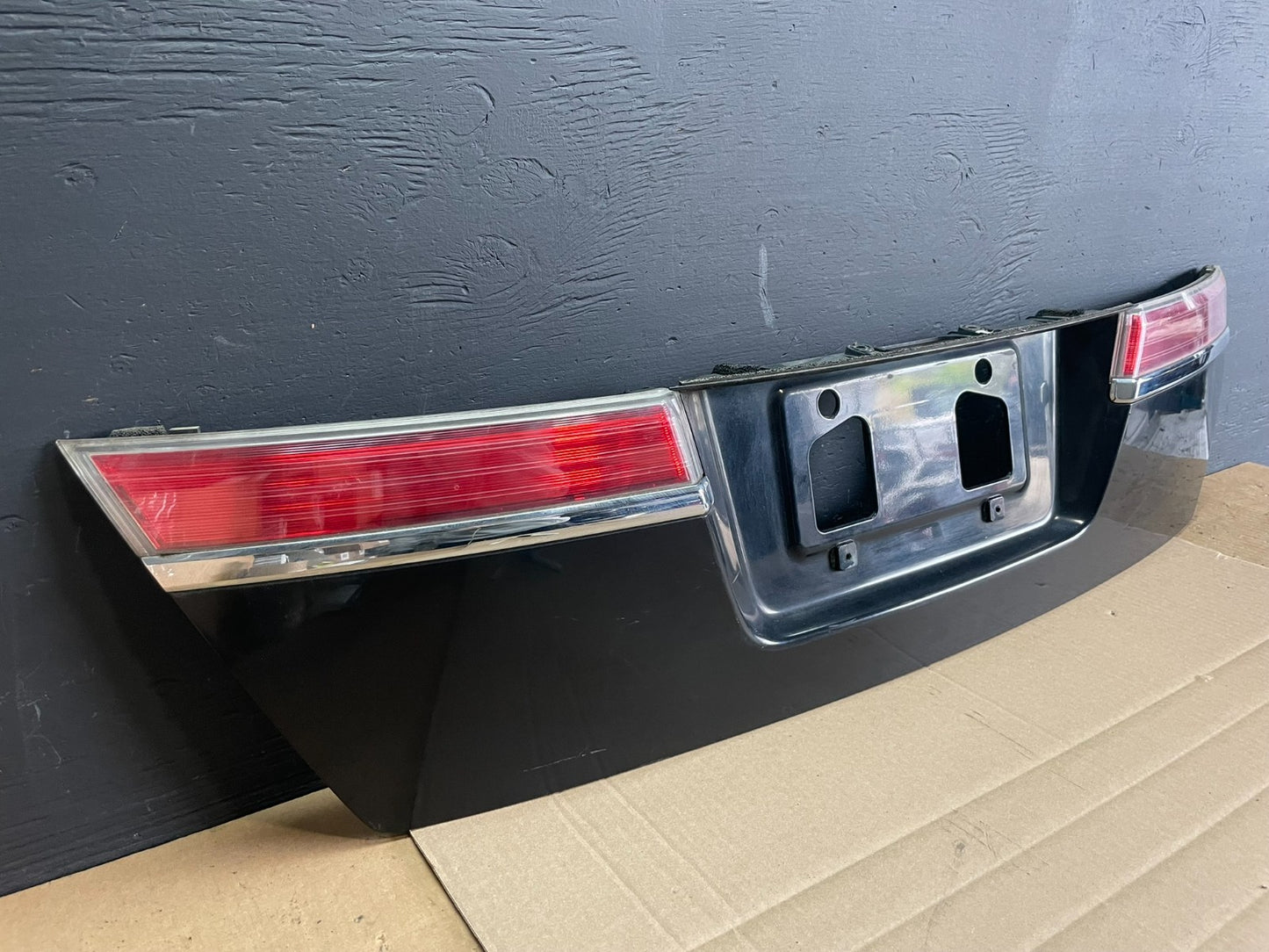2008 to 2012 Honda Accord Sedan Trunk Deck Lid Trim Panel Molding AB7580 DG1