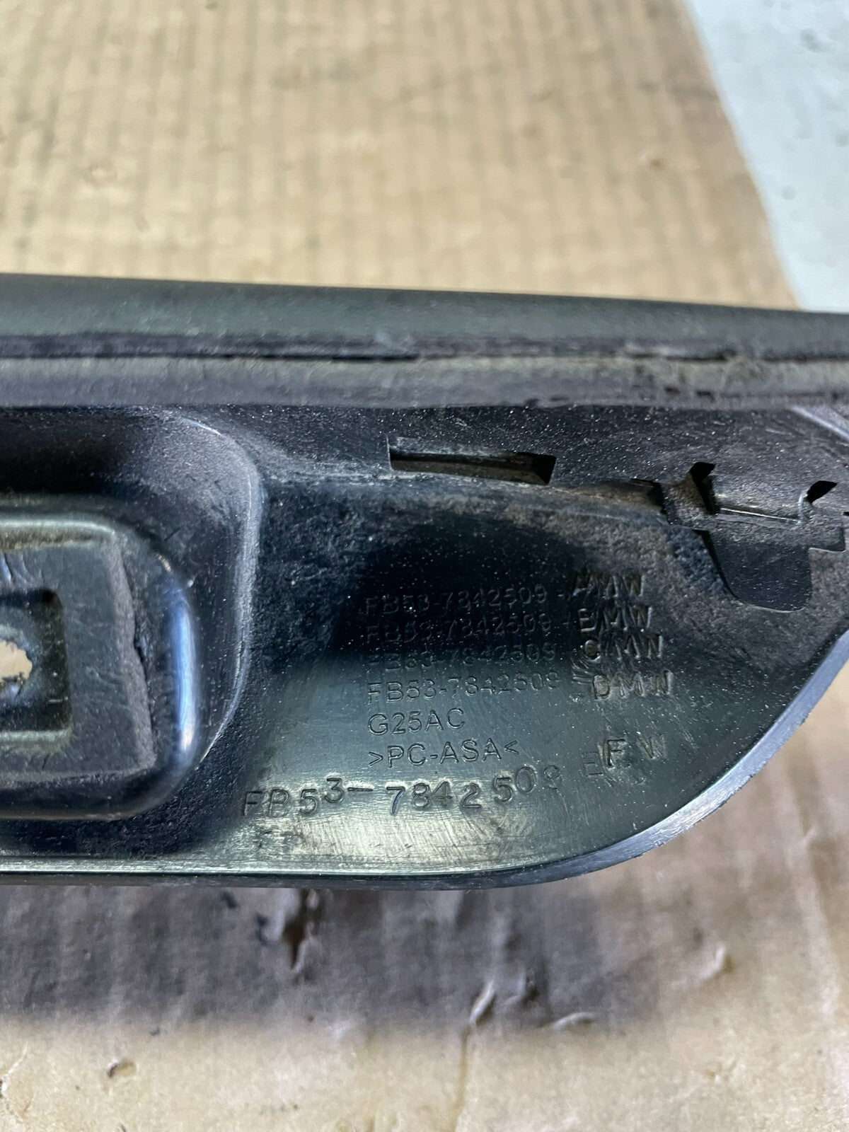 2016 - 2019 Ford Explorer Interceptor Rear Tailgate Molding With Camera M2917 DG10
