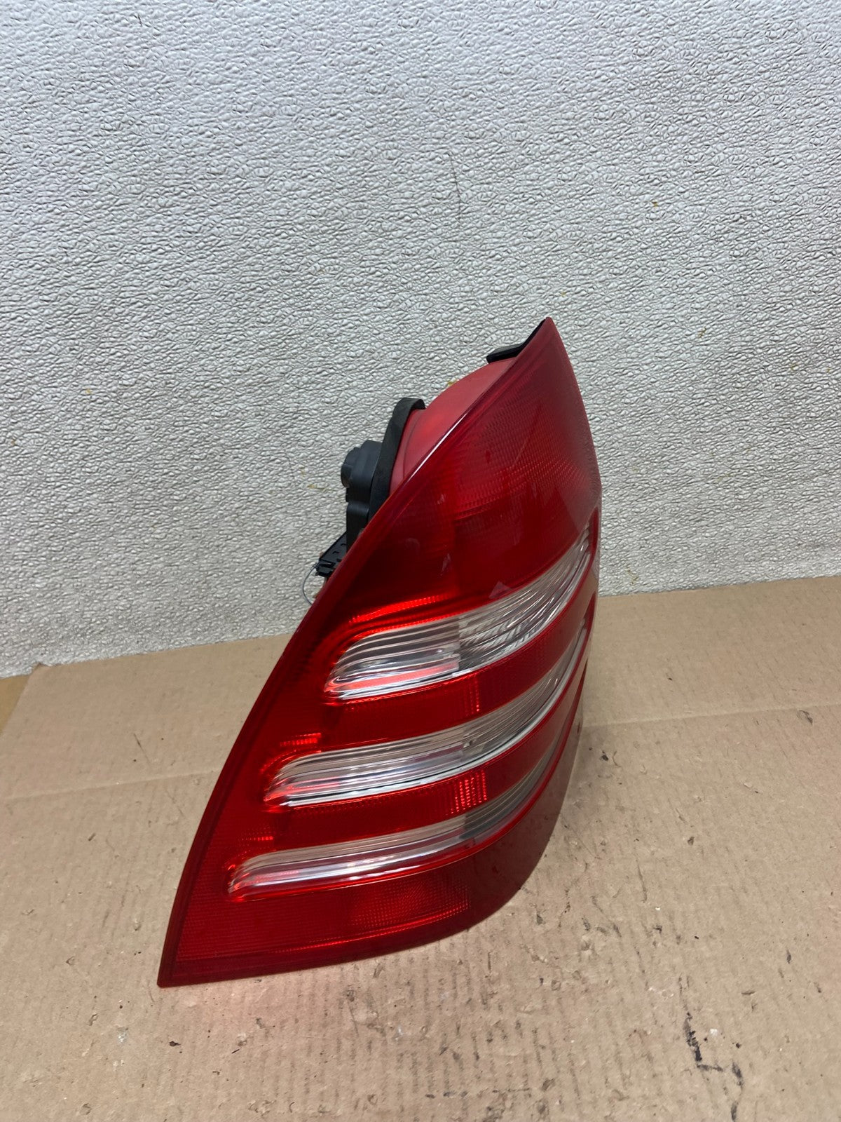 2003 to 2004 Mercedes W203 C-Class Left Driver LH Tail Light Z3787 DW2