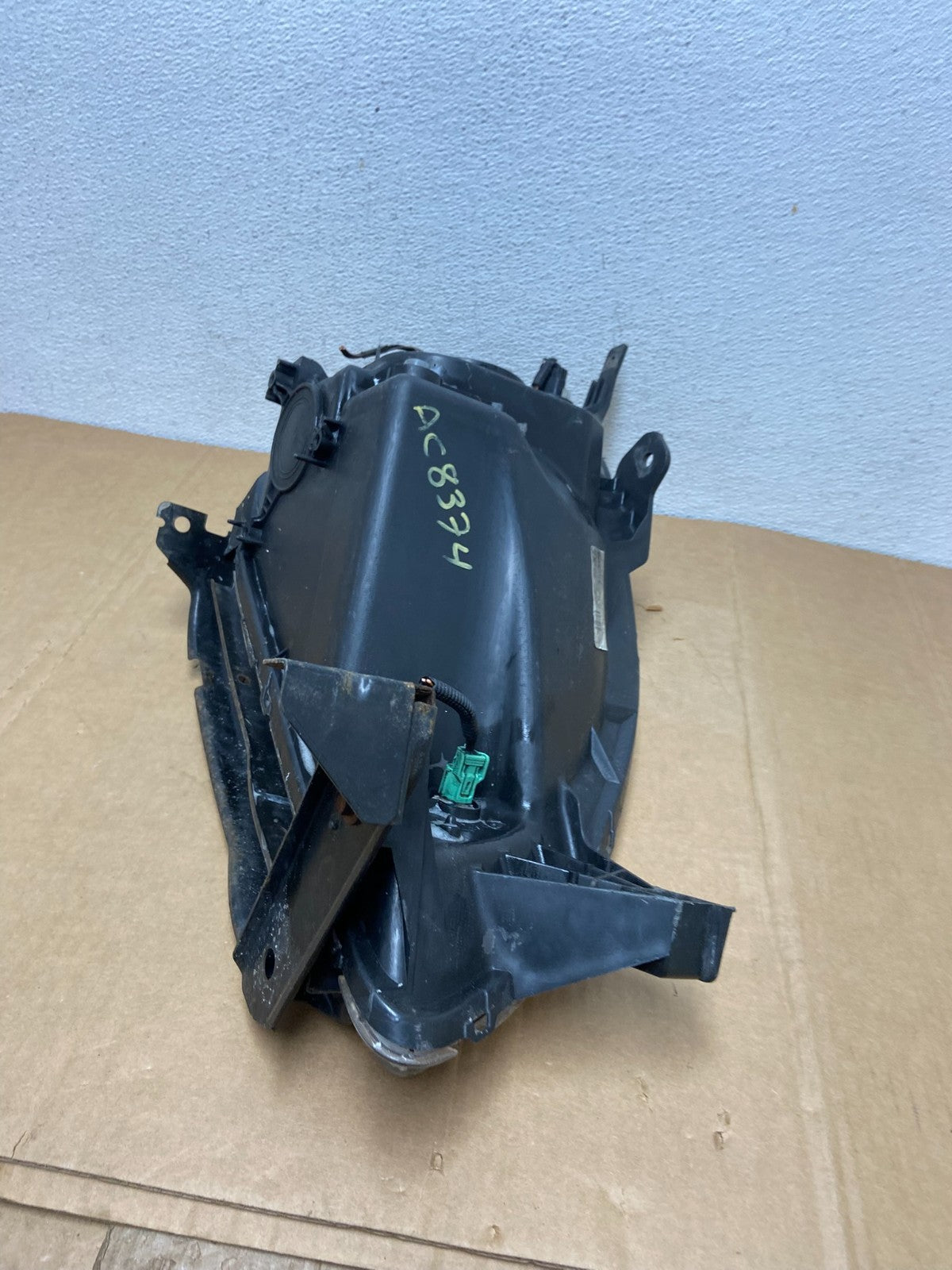 2002 to 2004 Honda Crv Cr-v Left Driver Halogen Headlight AC8374 DW9