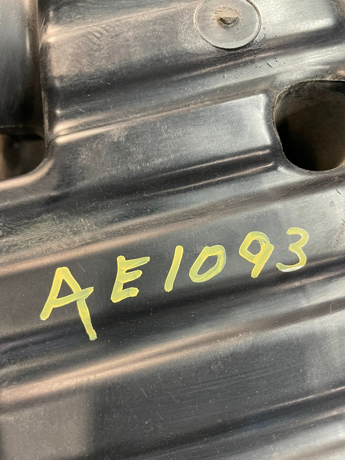 2006 to 2011 Chevrolet HHR Engine Motor Cover Shield AE1093 DG8