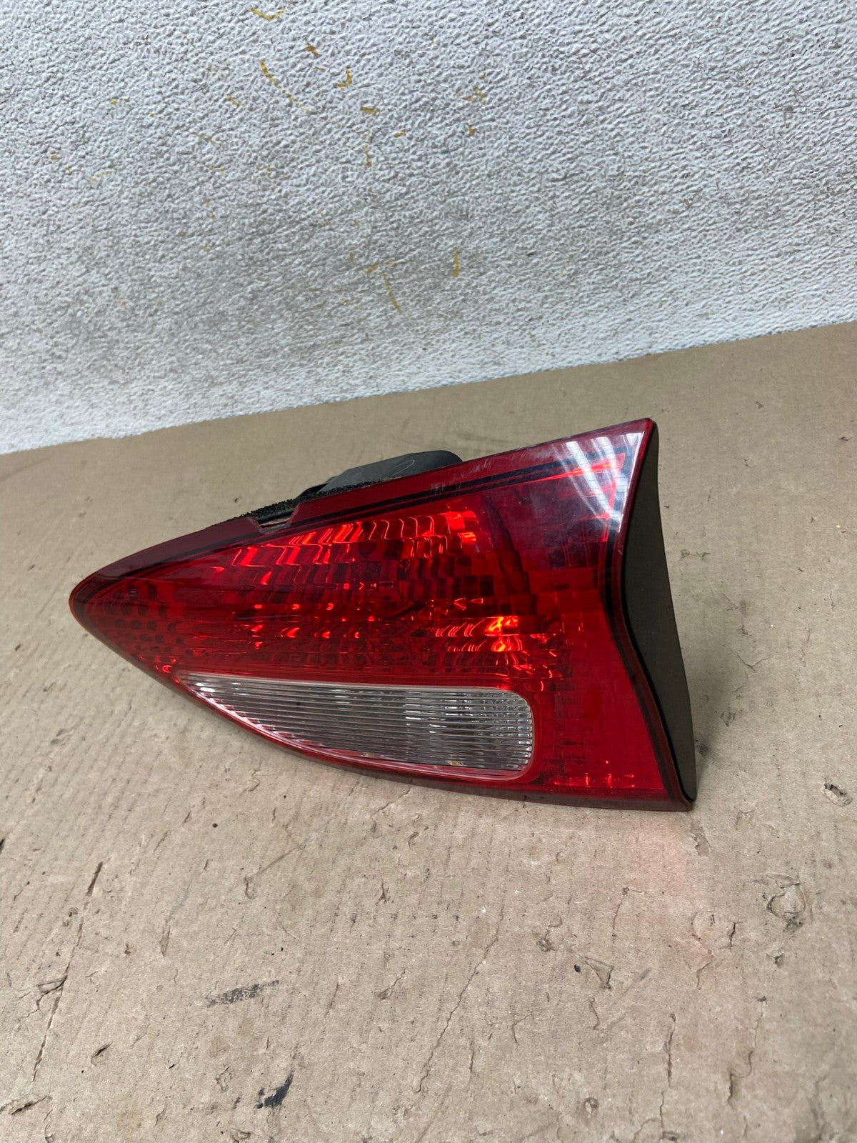 2006 2007 Subaru Tribeca B9 Right Passenger Side Tail Light Inner AH6893 LK1