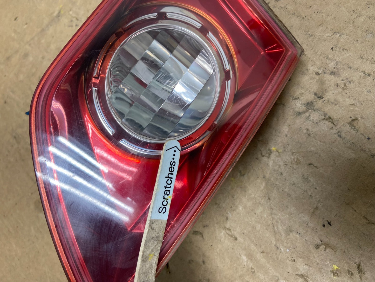 2003-2005 Infiniti FX35 FX45 Right Passenger Red Inner Tail Light OEM Z7805 DW3