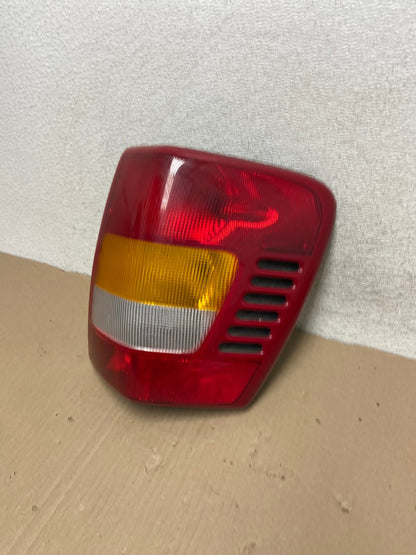 1999-2004 Jeep Grand Cherokee WJ Right Passenger Rh Tail Light AG6834 LK1