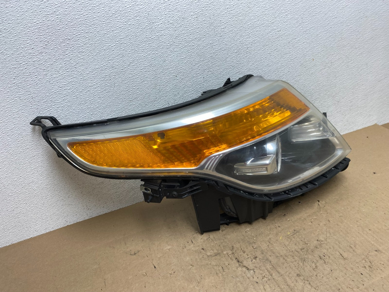 2011 to 2015 Ford Explorer Right Passenger Halogen Headlight AE6572 DW2