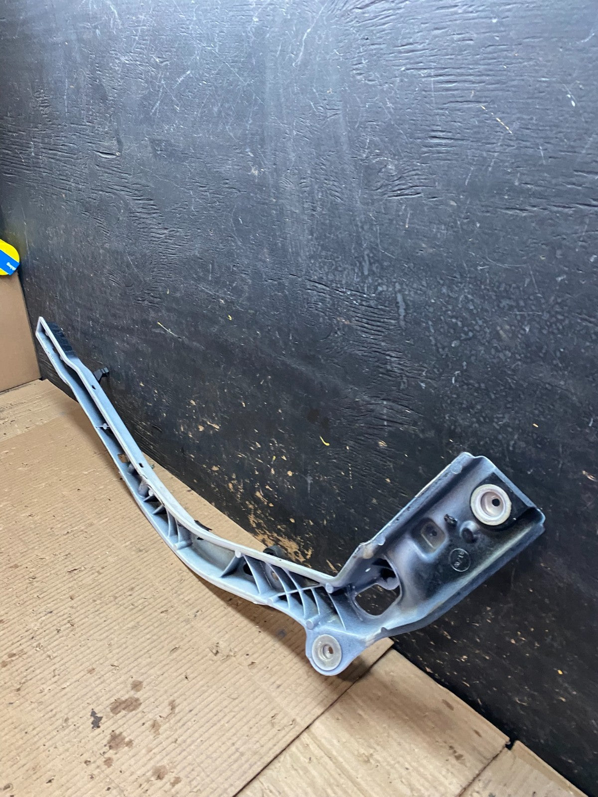 2020 to 2023 Ford Explorer Right RH Upper Tic Bar Oem W6007 DG4