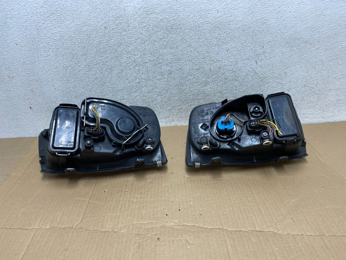 2002 to 2004 Volkswagen Jetta Left+Right Headlights DEPO AI1179 DW6