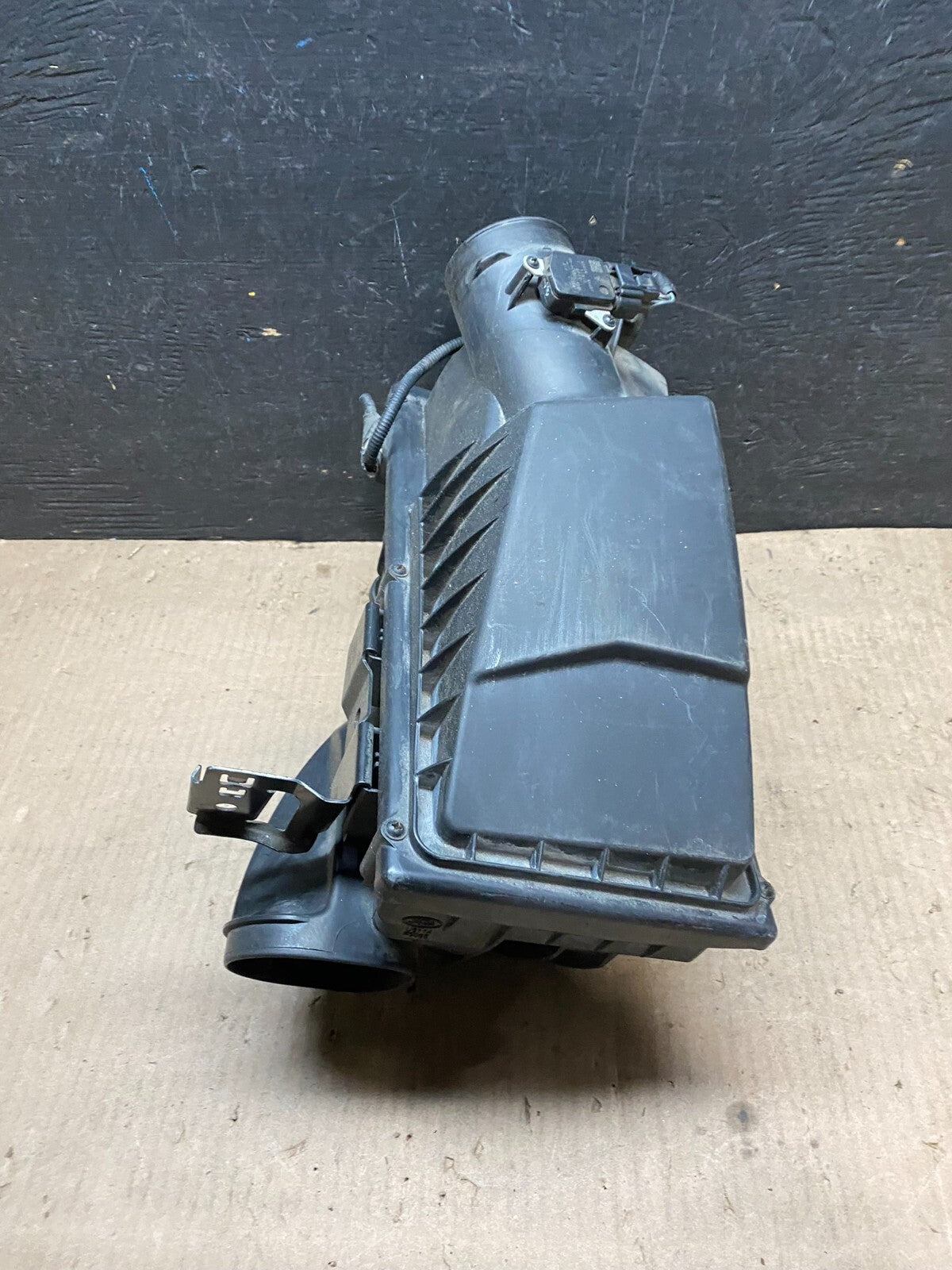 2010-2013 Land Range Rover OEM 5.0L Left Driver LH Air Filter Cleaner Box J06541