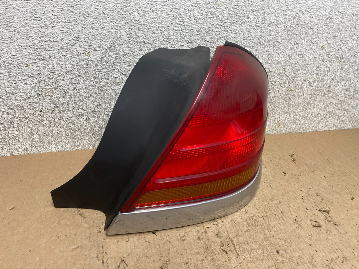 1998-2003 Ford Crown Victoria Right Passenger Rh Side Tail Light Oem Q3945 DW2