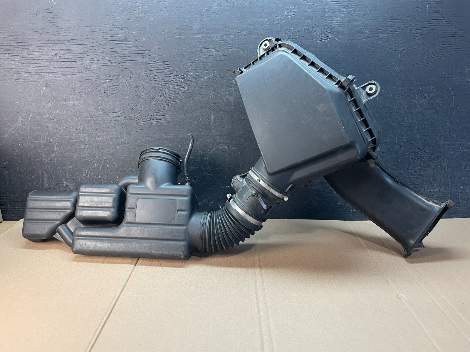 Chevrolet caprice Intake Tube Resonator With MAF Sensor AD8610 DG0